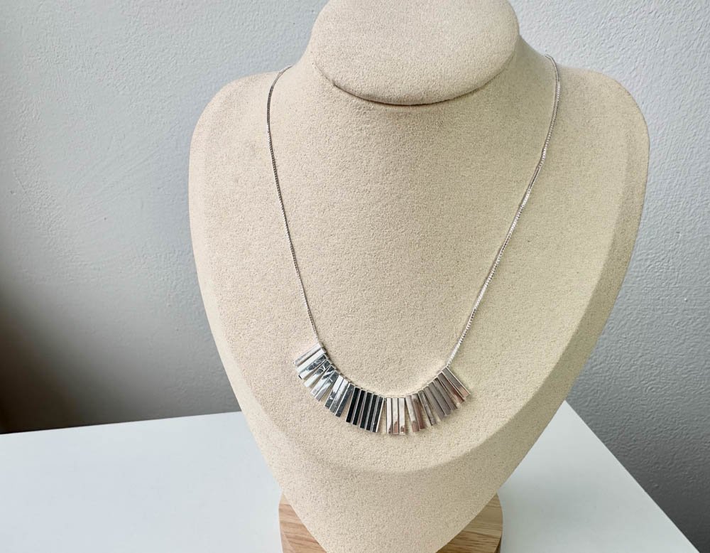 9768-cadena-brillos-oruga-azul-joyeria Cadena Brillos - Image 1